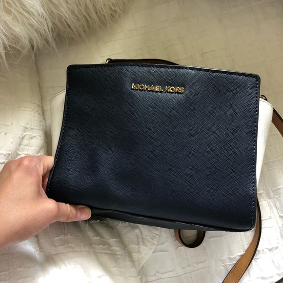 Michael Kors Navy Blue White and Tan Leather Purse - Picture 2 of 2